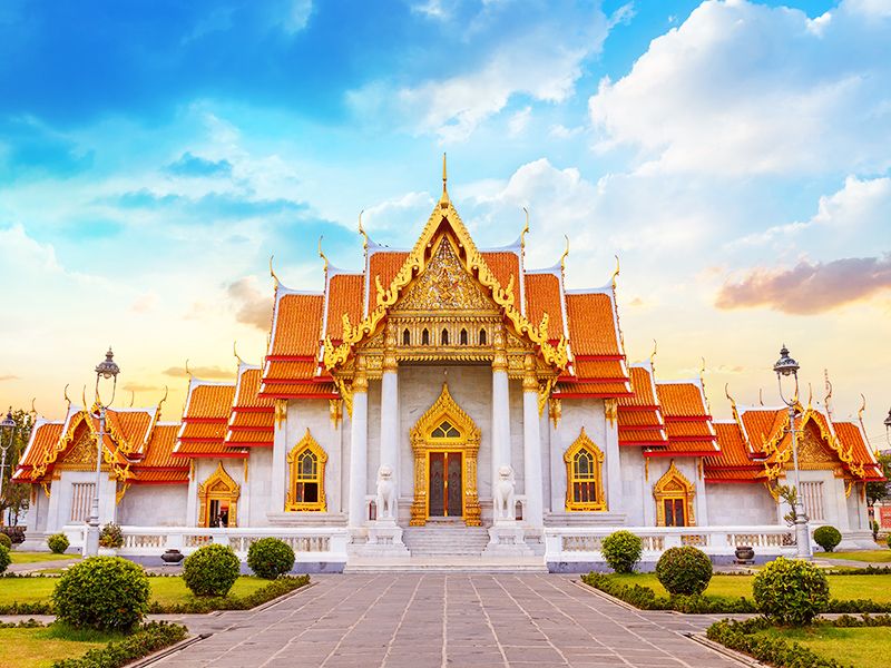 東南亞的泰國因入境政策友善,加上機票相對便宜,成為旅人暢銷點。易遊網提供