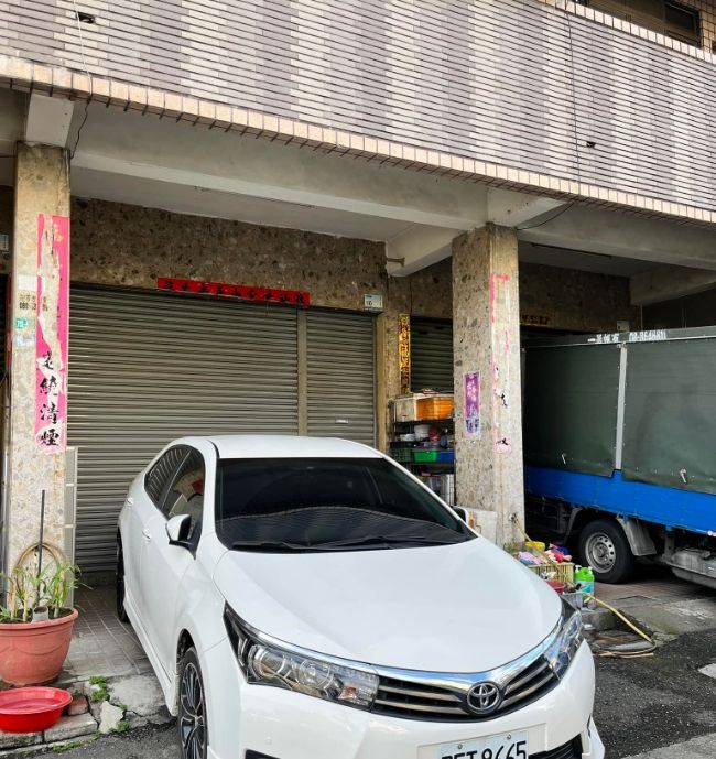 住家門前被亂停車。翻攝「爆料公社」