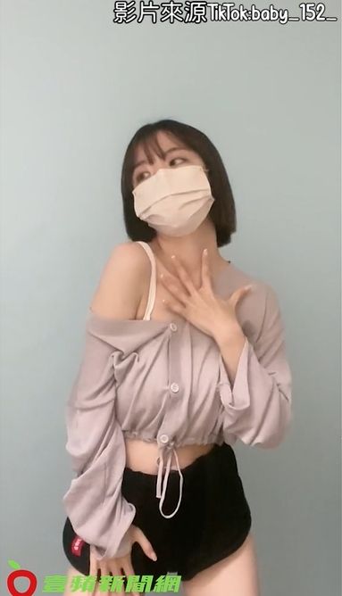 辣妹跳熱舞。