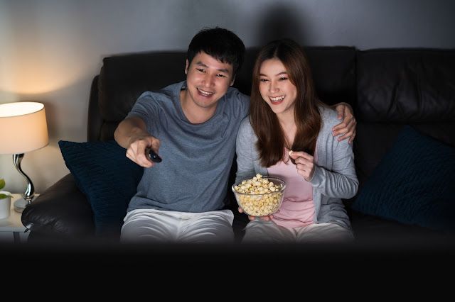  調查發現超過半數的受訪者認為，在電視上看 YouTube 就等同於看電視。業者提供