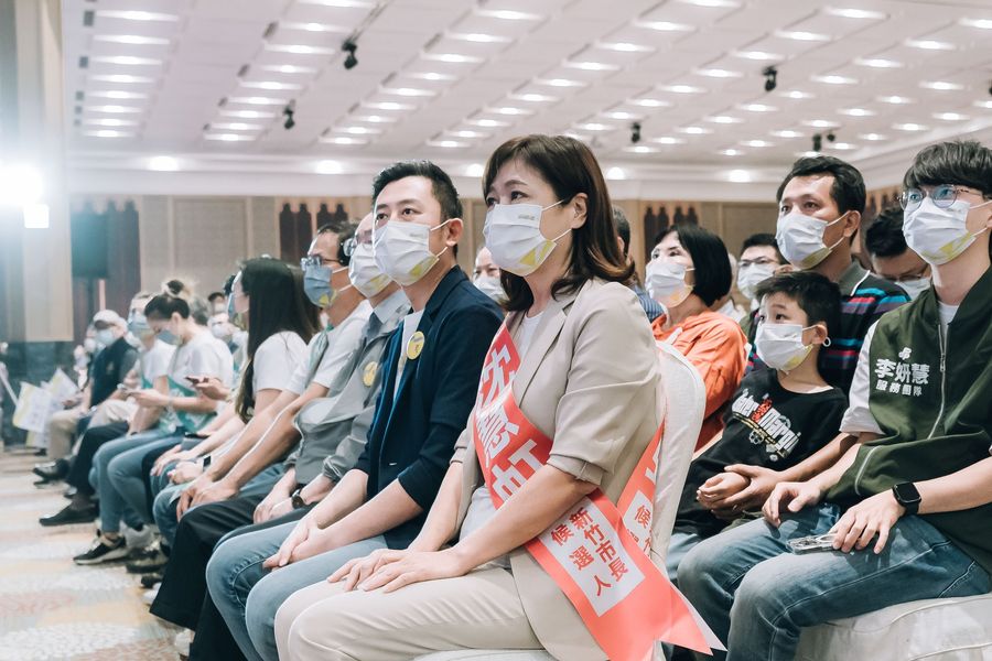 林智坚历经论文抄袭风波后首度在民进党新竹市长提名人沈慧虹造势大会上现身。曾雪蒨摄