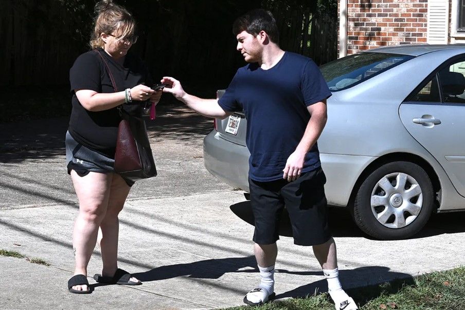 死者女兒畢爾登(左)與現任男友蓋格里奇(右)曾出現在命案現場附近。翻攝Clarke County Sheriff's Office