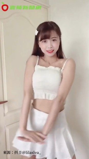 妹子一跳動就好晃。