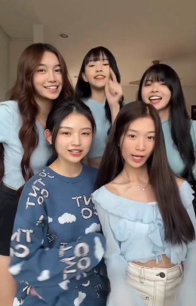 跟著姊妹們一起跳起來。