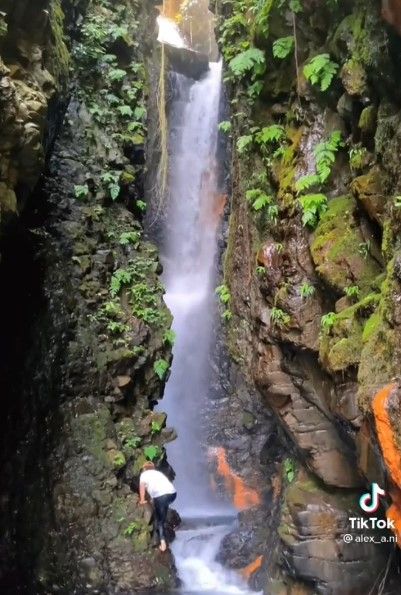 橘黃色山壁超夢幻絕美瀑布隱身南投