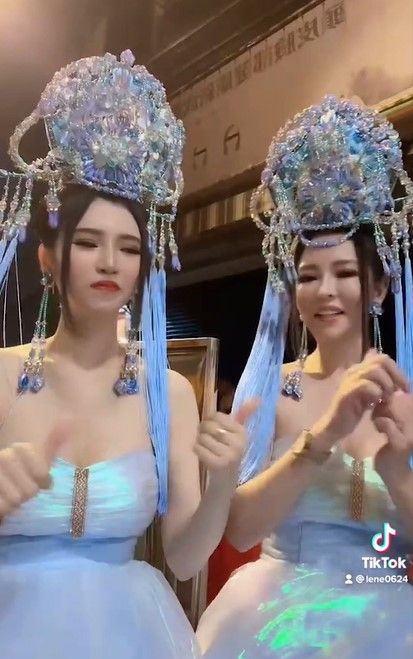 禮生的尷尬表情讓網友也覺得尷尬起來。