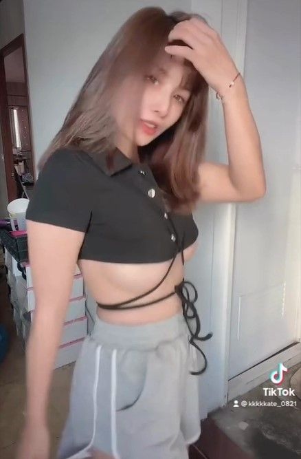 辣妹露出南半球熱舞。