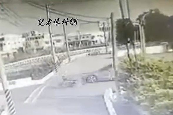 賴男人車摔倒遭另向車輾過。攝自記者爆料網