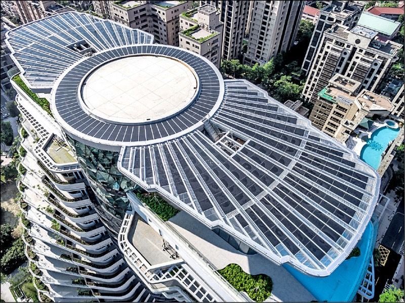 陶朱隱園有太陽能光電,9米瀑布等造景。業者提供