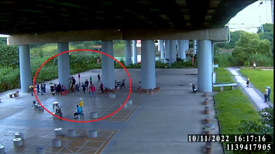 警方到場查緝時賭客慌張一哄而散。永和警分局提供