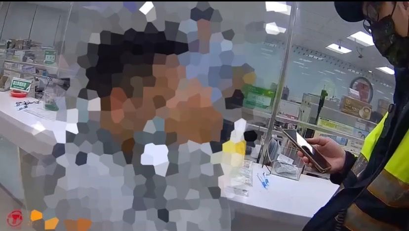 警方詢問高男匯款原因。林口警分局提供