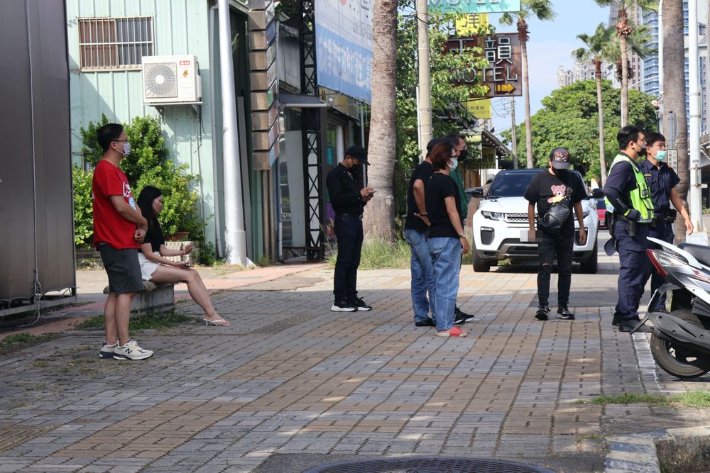 嚴男(59歲)的LAND ROVER暫時移置路邊。張喆喜攝