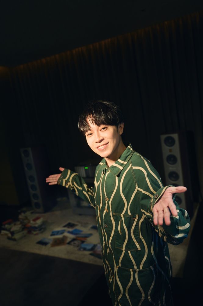 吳青峰的新專輯,找來世界各地優秀的音樂人合作。環球音樂提供