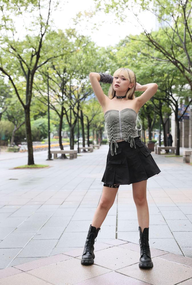 染著一头金发的笑笑，有现代年轻人的斜杠精神。彭欣伟摄