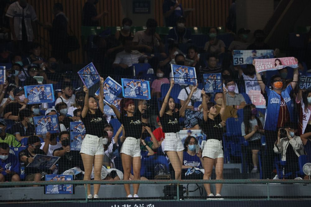 富邦羅力引退完美落幕。  鄭孟晃攝