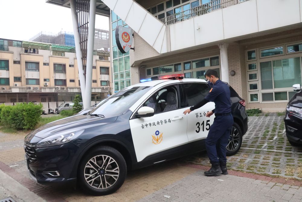 交警陳慶同在隊部工作表現優異，富有強烈正義感。張喆喜攝