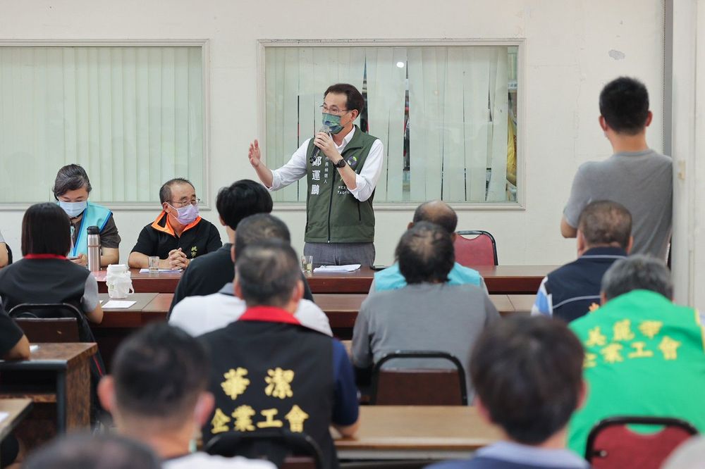 民進黨桃園市長候選人鄭運鵬今天(15日)出席桃園市產業總工會理事會活動,並提出相關政見。鄭運鵬團隊提供