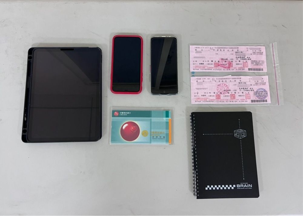 警方查扣的證物。翻攝畫面