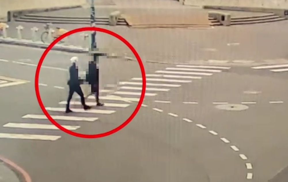 警方與莊男同去超商買水喝。民眾提供