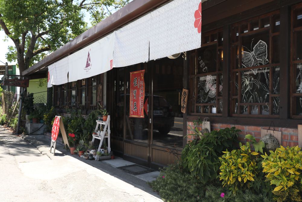 陳姿燁說當初為了掛上這個白色的日式門簾，差點鬧起家庭革命。黃盈甄攝