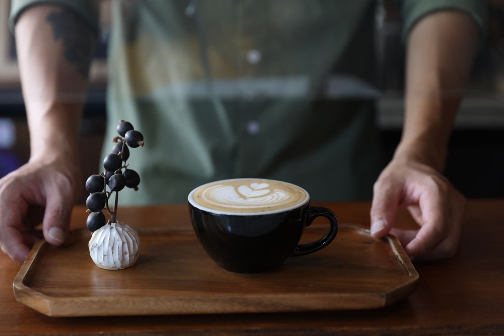 以攤車起家的「小口品s」，提供旅人一個啜飲咖啡的好空間。黃盈甄攝