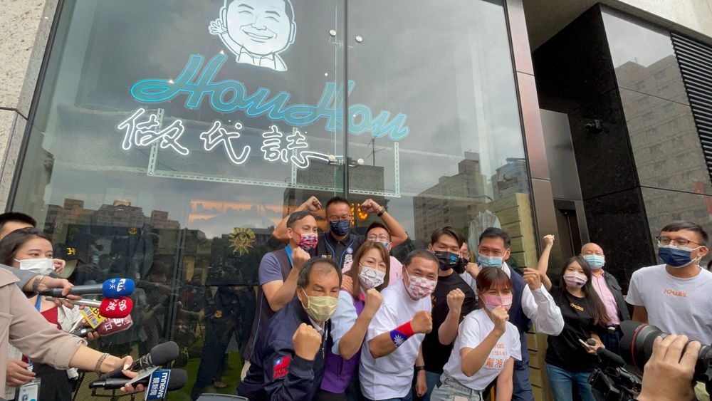 新北市長侯友宜率領國民黨新北市議員候選人一起加油打氣。陸運陞攝