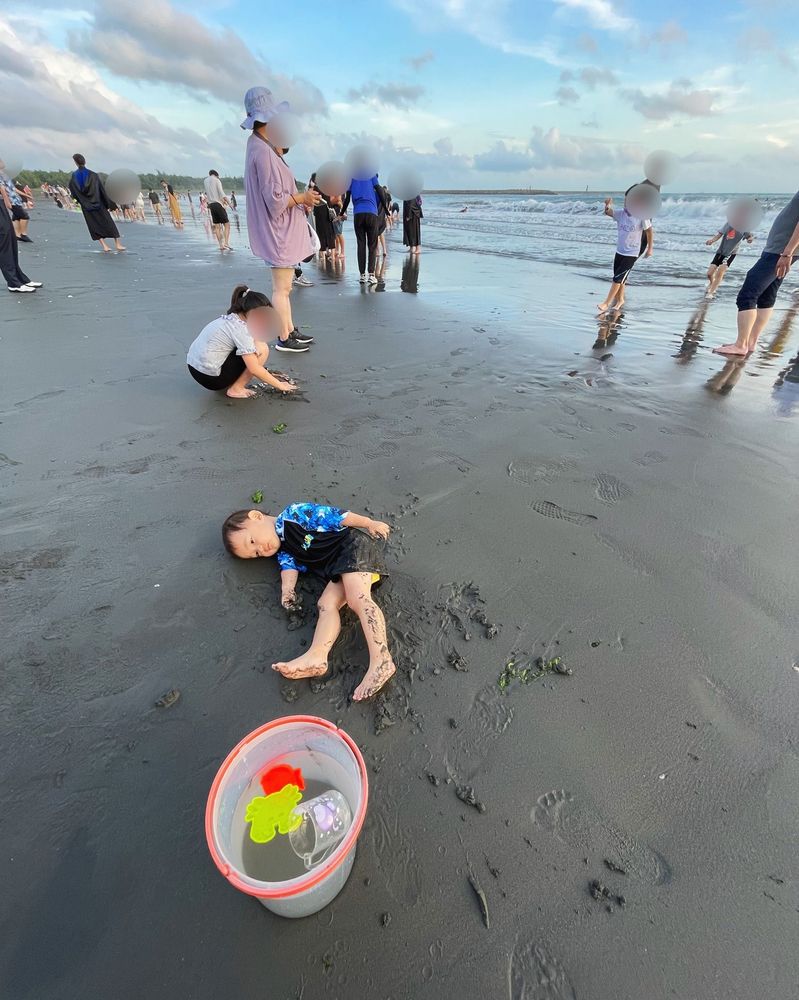 日期:2022年06月05日(1Y9M) 地點:漁光島 躺地事由:「我不要回家!」引自歐陽靖臉書