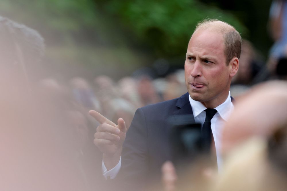 威廉王子坦言為女王移靈，勾起他喪母之痛。路透