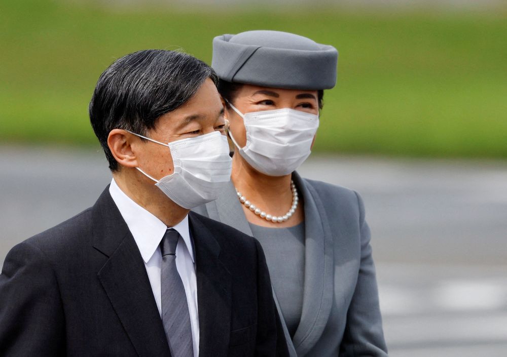 德仁夫婦通常在日本國內都是戴白色口罩。路透社