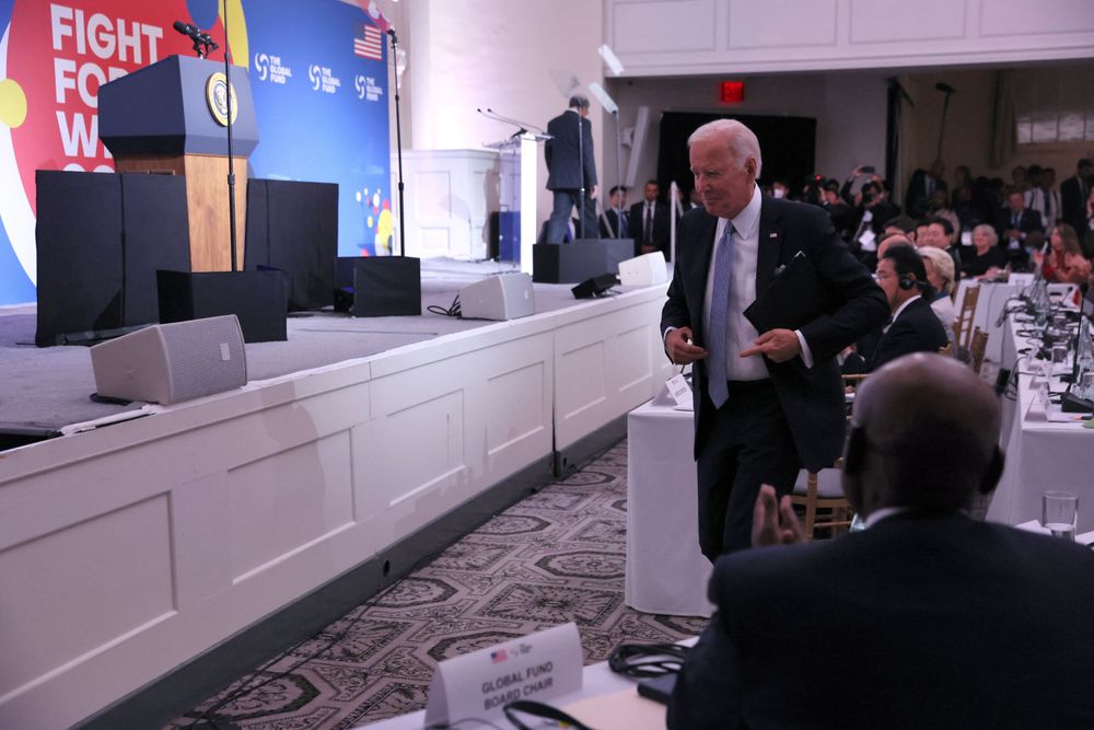 拜登上台演說前精神奕奕。路透社