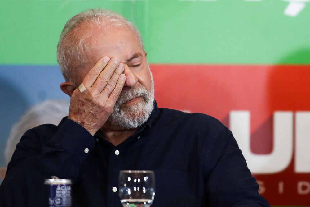 巴西前總統魯拉在民調仍保持領先，但已被博爾索納羅縮小領先幅度。路透社