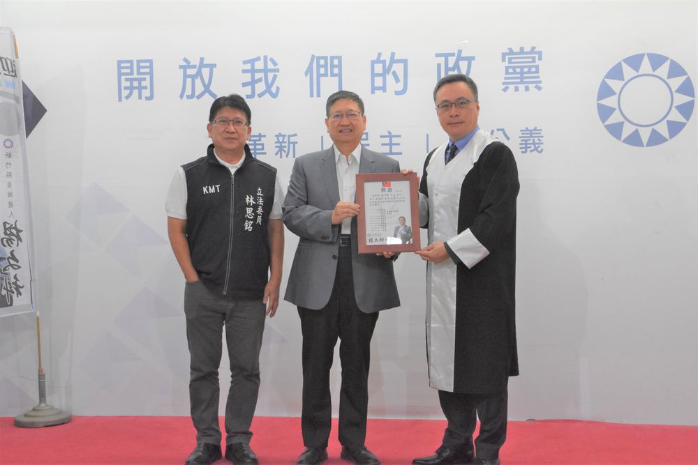法律顧問團由顧問團召集人楊明勳,及本身也是律師的競選總部總幹事林思銘共同邀集23名律師組成。楊文科競辦提供
