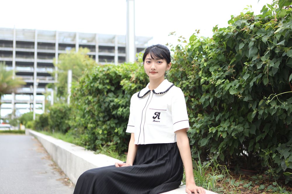 嘉嘉從事的行業很特別，是機器人回覆留言的工作。鄭孟晃攝