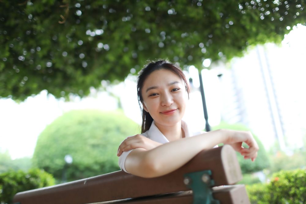 小湯有甜美的笑容。鄭孟晃攝