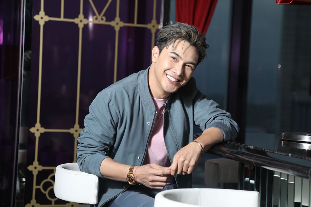 謝佳見解釋拍床戲時，「我就是很厲害，一種很投入很想愛他的感覺」。陳明中攝