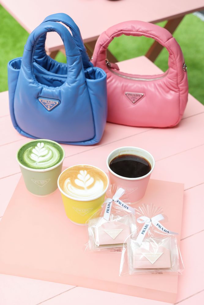 凡Prada Village開幕期間,周末在店內消費即可享客製下午茶。品牌提供