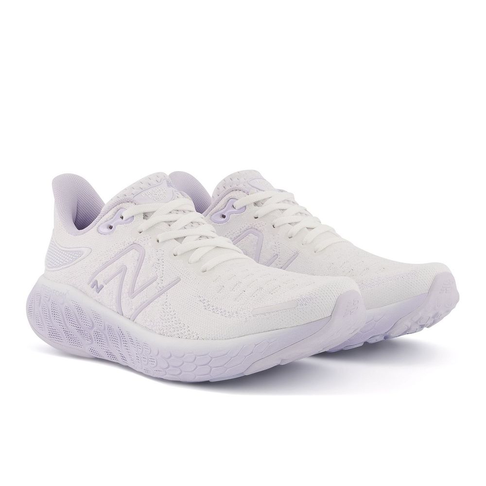 Fresh Foam 1080v12白紫配色女款跑鞋,4580元。品牌提供