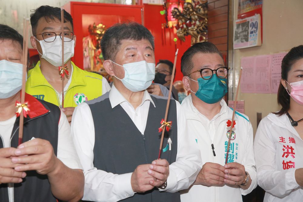 陳時中（中）今天到東門聖母宮參香。朱世閎攝