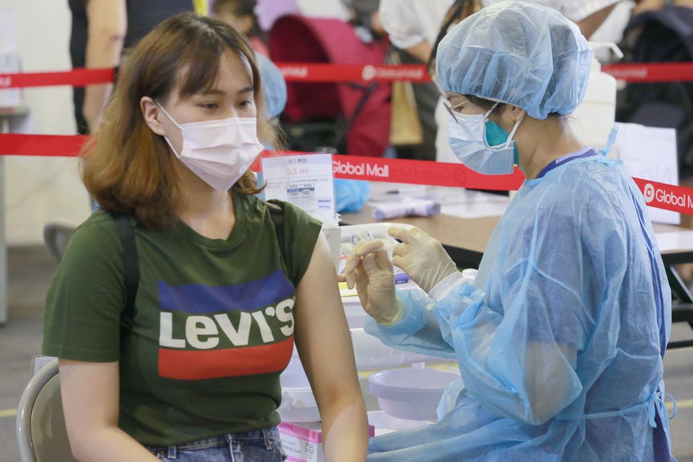 指揮中心提醒，次世代疫苗追加劑與上一劑應間隔至少12週。朱世閎攝