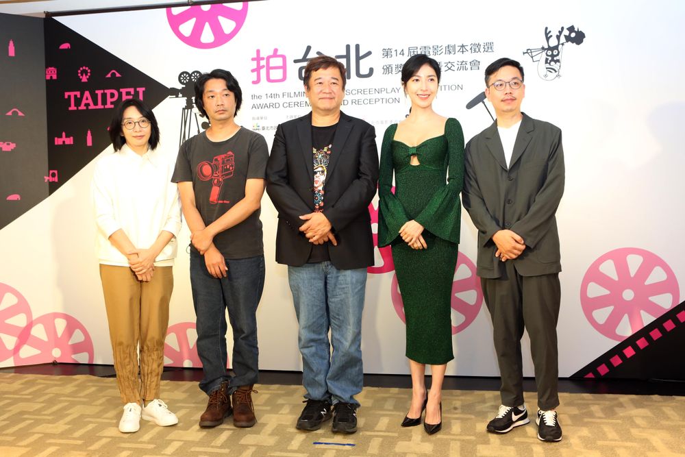 第14屆「拍台北」評審林昱伶製作人（左起）、樓一安導演、瞿友寧導演、楊謹華、侯季然導演開心合照。張哲鳴攝