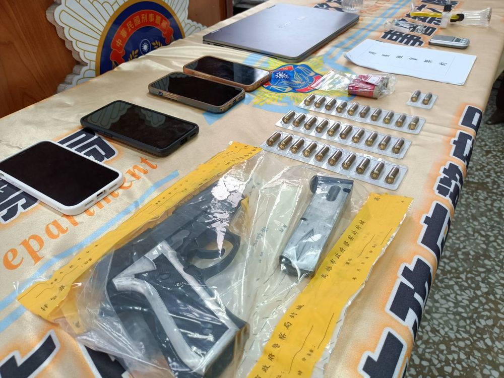 警方查扣槍枝與毒品。林錫淵攝