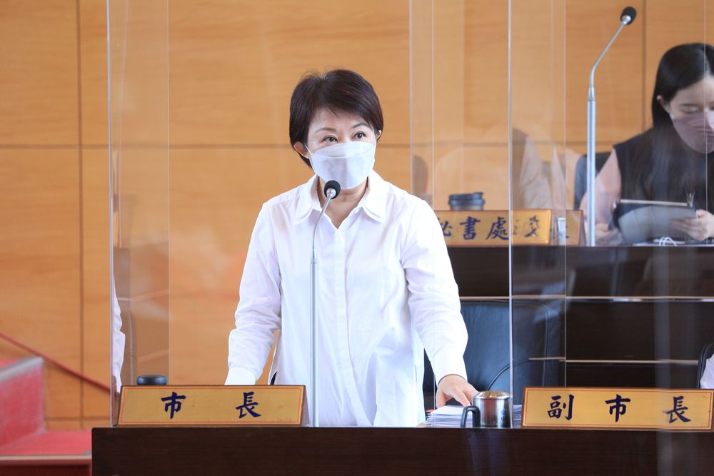 台中市今天驚傳一名員工墜樓,事發當時市長盧秀燕正在市議會接受備詢。曾雪蒨攝