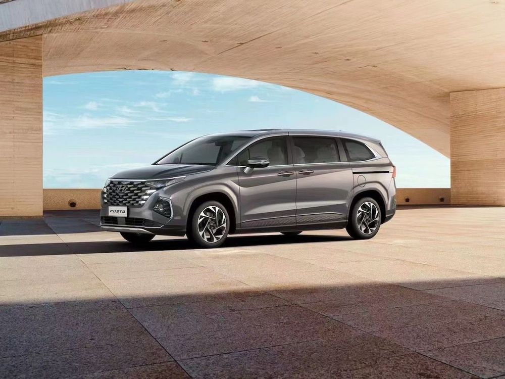 Hyundai Custin車長設定為4950mm,軸距甚至達到3055mm的規模。原廠照片