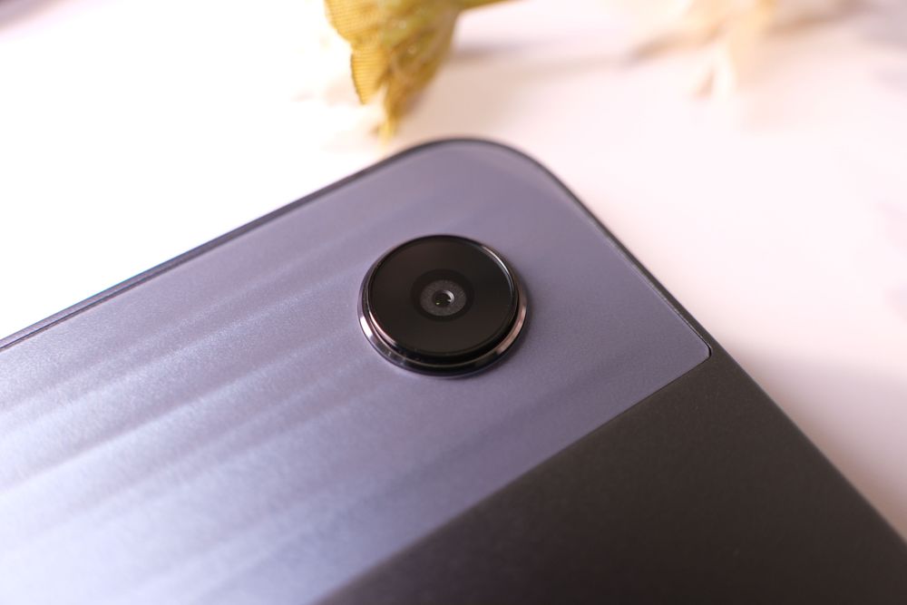 後置鏡頭8MP (f/2.0)。陳志淵攝