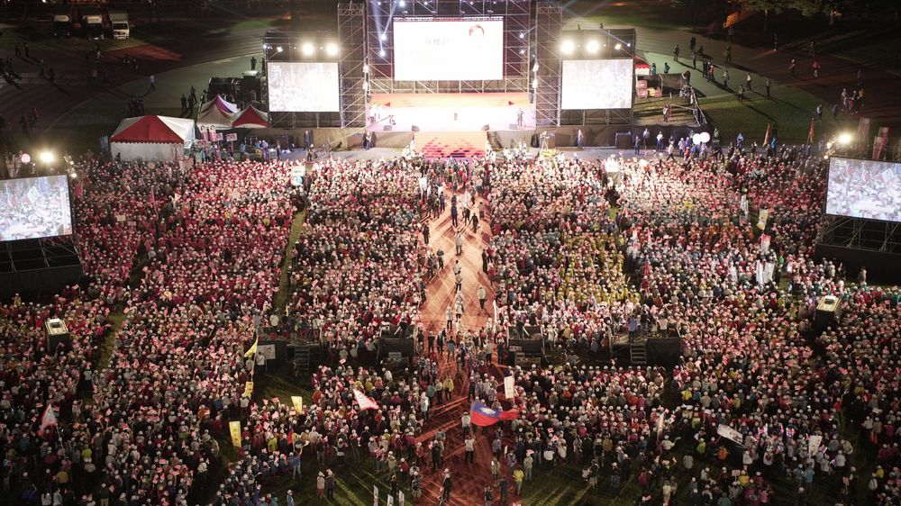 盧秀燕首場大型造勢晚會成功吸引上萬名群眾，晚會人數意外成為會後話題。盧秀燕競選總部提供