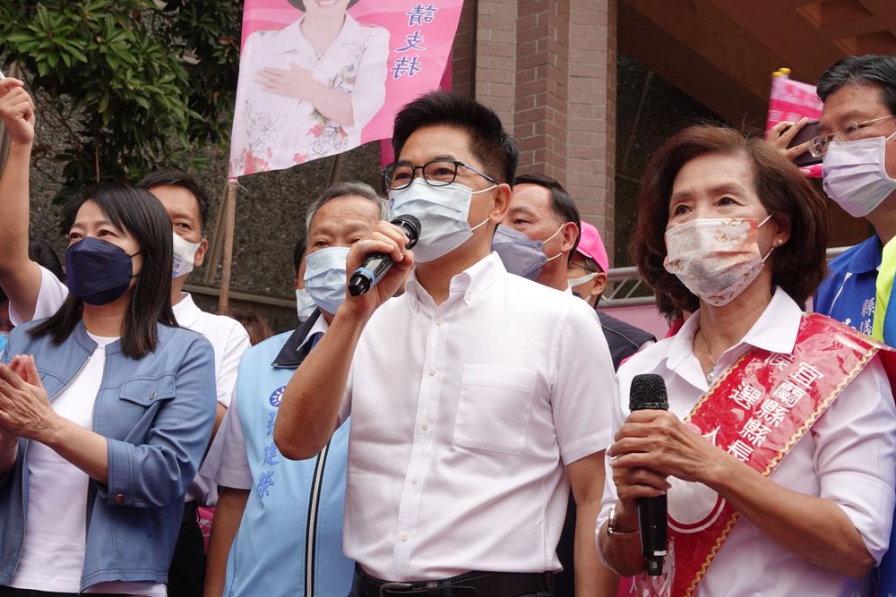 國民黨秘書長黃健庭對於3500人現身，陪同登記，聲勢浩大是他首見，代表林姿妙施政受鄉親肯定。林泊志攝