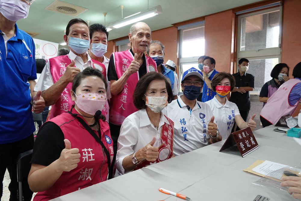 林姿妙上午完成登記參選連任。林泊志攝
