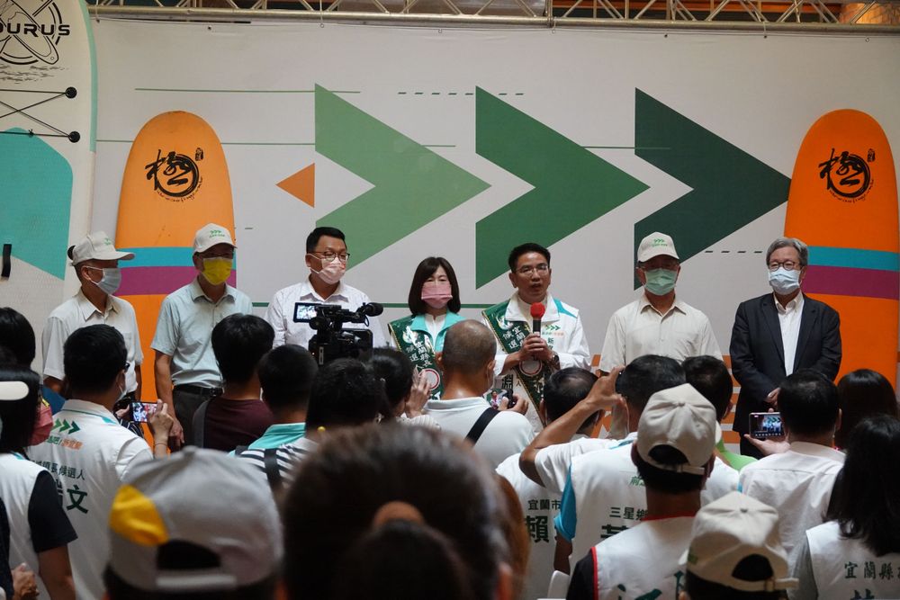 江聰淵在登記前於宜蘭縣議會大廳對支持者發表演說。林泊志攝