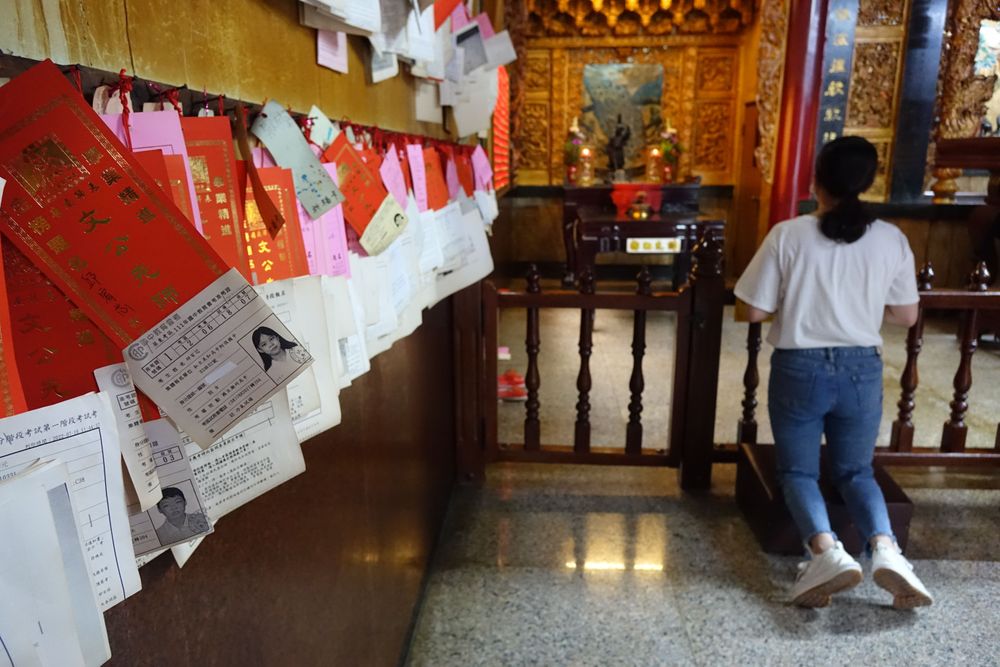 常有考生前来祈求金榜题名。罗琦文摄