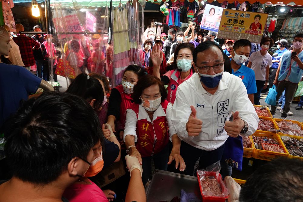 朱立倫稱讚林姿妙是最好的媽媽縣長。林泊志攝